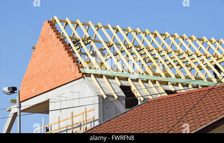 Bau eines neuen Hauses in der Stadt Stockfoto