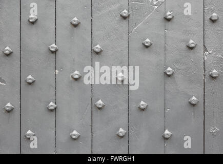 Schließen Sie herauf Bild der alten grauen bemalte Holztür Stockfoto
