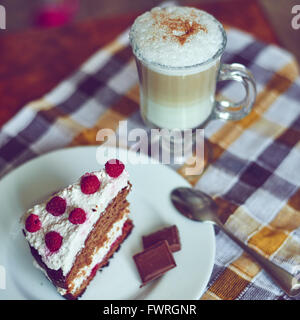 Cappuccino und Kuchen Stockfoto