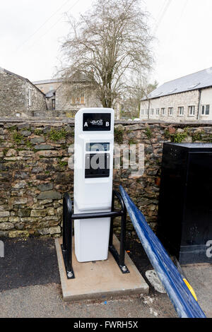 Kendal Long Reisen - Ladegerät TRI schnelle kompakte SCHNELLLADEGERÄT öffentlich zugänglichen schnelle Ladestation für Elektroautos Stockfoto