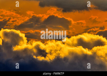 dramatische Wolken Sonnenuntergang vom Nationalpark Haleakala Krater Stockfoto