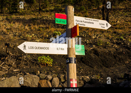 Wegweiser-Routen in Fuencaliente. Fuencaliente De La Palma, La Palma, Teneriffa, Kanarische Inseln, Spanien Stockfoto