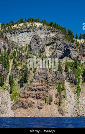 Blick auf den Krater Felge Innere des Vulkans.  Crater Lake Nationalpark, Oregon Stockfoto