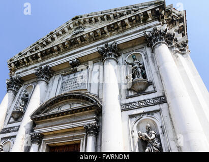 Fassade der Dominikanischen Kirche von Santa Maria del Rosario, Dorsoduro, Venedig, Italien Stockfoto