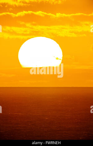 Maui Hawaii dramatischen Sonnenuntergang über Meer Stockfoto
