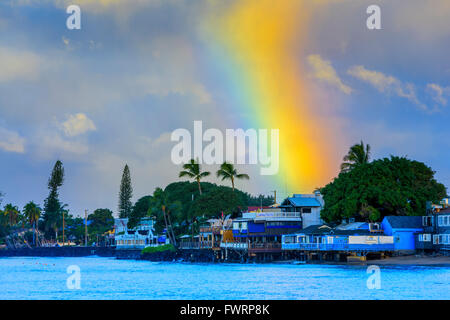 Regenbogen endet in Lahaina, Maui, Hawaii, USA Stockfoto