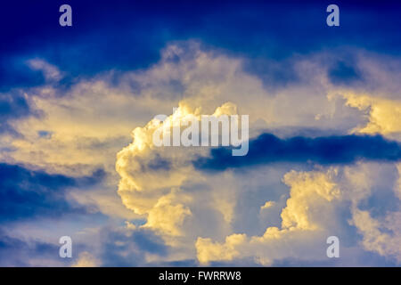 Wolken bei Sonnenuntergang Stockfoto