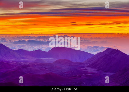 Haleakala Krater auf Maui spektakulären Sonnenaufgang-Morgenröte Stockfoto