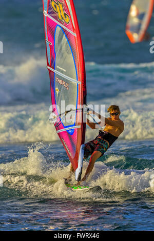 Windsurf am Ho'okipa Beach, Maui Stockfoto