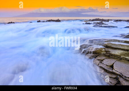 Wellen am Strand von Maui Stockfoto