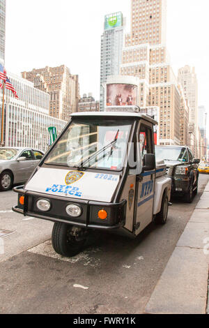 New York Polizei-Abteilung Politesse Fahrzeug ein drei Rädern Trike Seventh Avenue, New York City, Vereinigte Staaten von Amerika. Stockfoto