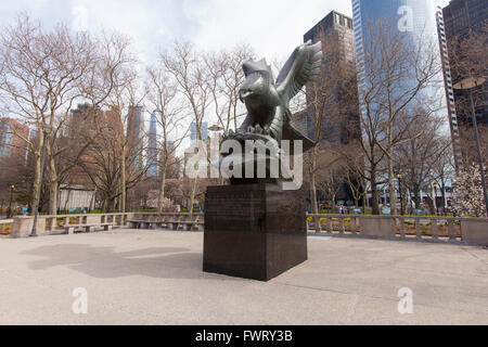 American Adlerstatue, Battery Park, East Coast Second World war Navy Memorial, Lower Manhattan, New York City, Vereinigte Staaten von Amerika. Stockfoto