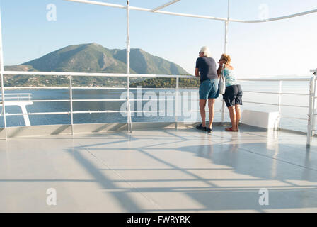 Pensionierte älteres Paar auf eine griechische Fähre Reisen Stockfoto