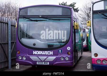 Erste Bus UK Busse Stockfoto