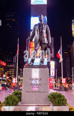 George M Cohan Statue, Times Square, Midtown Manhattan, New York City, Vereinigte Staaten von Amerika. Stockfoto