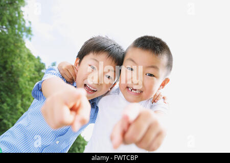 Japanische Kinder Blick in die Kamera Stockfoto