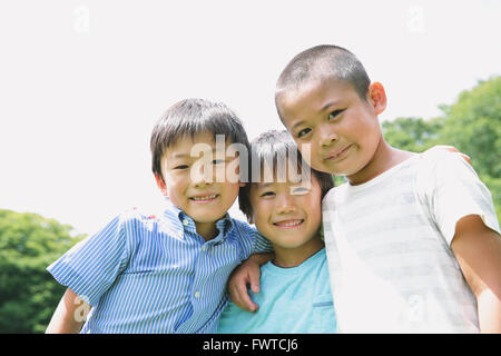 Japanische Kinder Blick in die Kamera Stockfoto