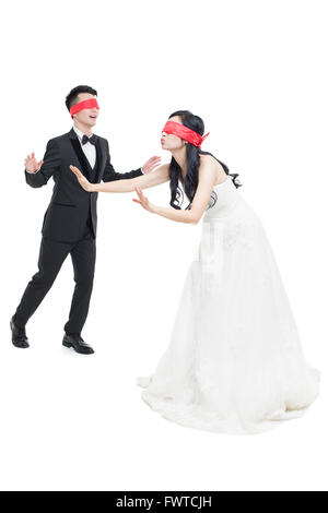 Glückliche Braut und Bräutigam zusammen spielen Stockfoto