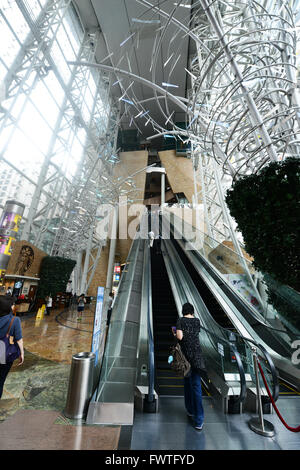 Das Innere der Langham Place Shopping Mall in Kowloon. Stockfoto