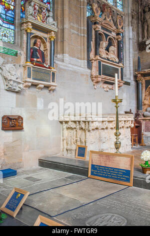 Shakespeare-Grab, Blick auf Shakespeares Grabstätte in der Holy Trinity Church, Stratford Upon Avon, Warwickshire, England. Stockfoto