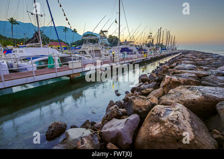 Lahaina Harbor im Morgengrauen auf Maui Stockfoto