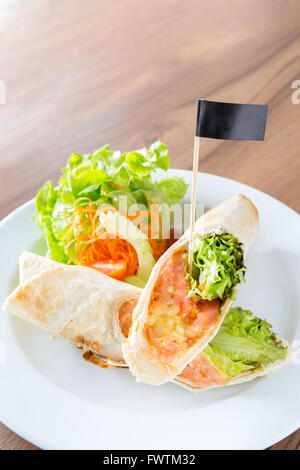 Rauch Lachs Wrap Maxican Küche Stockfoto