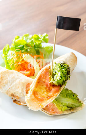 Rauch Lachs Wrap Maxican Küche Stockfoto