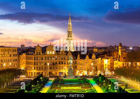 Brüsseler Stadtbild Monts des Arts in der Abenddämmerung, Belgien Stockfoto