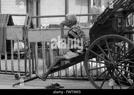 Zyklus-Rikscha-Puller in neuen Markt, Kolkata, Indien Stockfoto