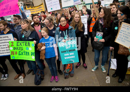 Whitehall A vierte 48-stündigen Streik von Junior Ärzten über Änderungen auf ihren Vertrag mit der NHS Stockfoto