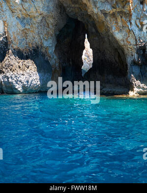 Innen Blaue Grotte - Natur Wahrzeichen am südlichen Teil der Insel Malta Stockfoto