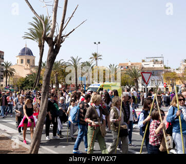 Alicante Bürger Pilger kommen aus den verschiedenen Dörfern rund um Santa Faz Klosters in eine traditionelle Wallfahrt Stockfoto