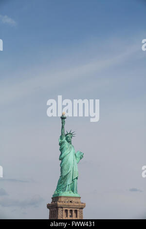 Freiheitsstatue, fotografiert von der Fähre nach Staten Island, New York City, Vereinigte Staaten von Amerika. Stockfoto