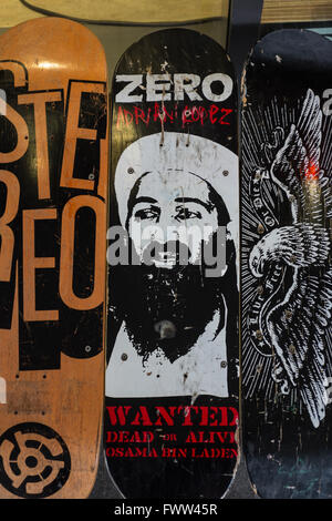 Skateboard mit einem Bild von Osama bin Laden Stockfoto