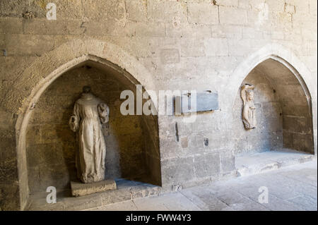 Saint Francis Xavier Statue am Kreuzgang Kathedrale von St nur und St Pasteur, Narbonne, Aude, südlich von Frankreich, Frankreich. Stockfoto