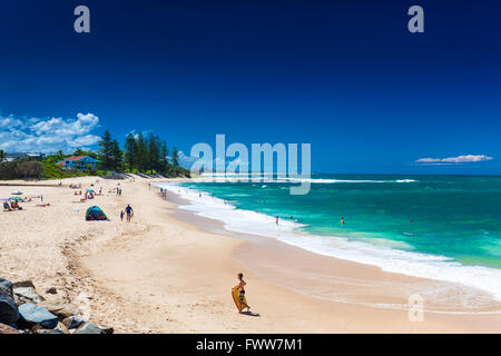 CALOUNDRA, ÖST - 6. Dezember 2015: Heißer sonniger Tag am Dicky Beach Calundra, Queensland, Australien Stockfoto