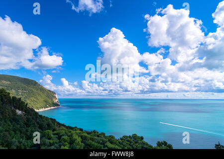 Monte Conero natürlichen Reserve Regional Park ist eine einzigartige ökologische Umgebung an italienischen Mittelmeerküste Stockfoto