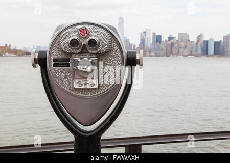 Münz-Fernglas, Liberty Island, New York, Vereinigte Staaten von Amerika. Stockfoto