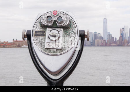 Münz-Fernglas, Liberty Island, New York, Vereinigte Staaten von Amerika. Stockfoto