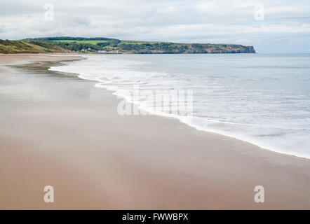 Blick Richtung Whitbys aus Whitby Strand. Whitby, North Yorkshire, England, UK Stockfoto