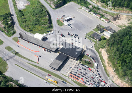 Luftbild von der US-amerikanischen Grenze bei den 1000 Inseln kreuzen zwischen Kanada und den USA am 28. Juni 2014. Stockfoto