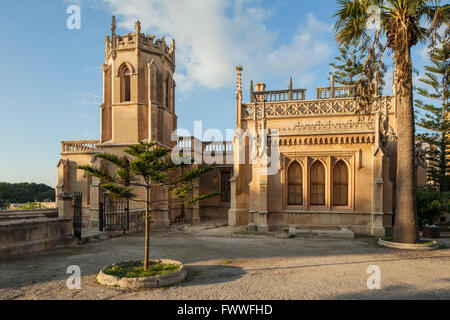 Denkmal in Schmerzensmutter Friedhof in der Nähe von Tarxien, Malta. Stockfoto