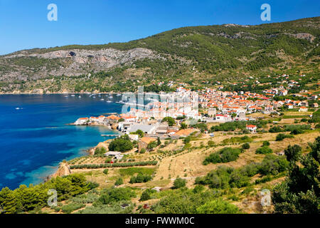 Komiza Stadt auf der Insel Vis in Kroatien Stockfoto