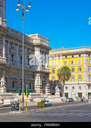Fragment der oberste Kassationsgerichtshof in Rom in Italien. Corte Suprema di Cassazione in italienischer Sprache. Der Justizpalast in englischer Sprache. Stockfoto