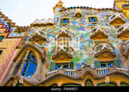 BARCELONA, Spanien - 14. August 2011: Balkone des Casa Batllo Gebäude in Barcelona in Spanien. Es wird auch als House of Bones genannt. Stockfoto