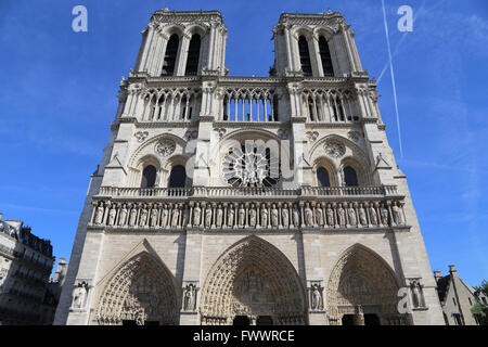 Frankreich. Paris. Die Westfassade der Kathedrale von Notre-Dame. Frühgotik. 13. Jahrhundert. Restaurierung, 19.Jh. Stockfoto