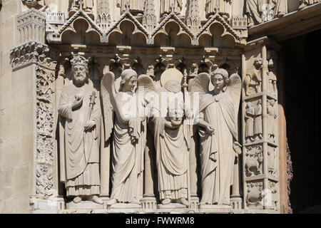 Frankreich. Paris.die westliche Fassade der Kathedrale von Notre-Dame. Frühgotik. 13. c. Restaurierung, 19. c. Portal der Jungfrau Maria. Stockfoto