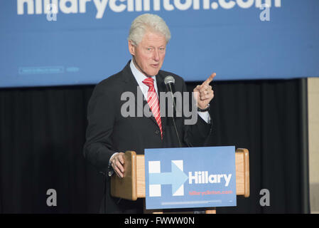 Philadelphia, Pennsylvania, USA. 7. April 2016. Ehemaliger Präsident BILL CLINTON bei der Hillary Clinton Supporter Event statt, an der Dorothy Emanuel Recreation Center in Philadelphia Pa Credit: Ricky Fitchett/ZUMA Draht/Alamy Live News Stockfoto