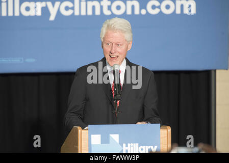 Philadelphia, Pennsylvania, USA. 7. April 2016. Ehemaliger Präsident BILL CLINTON bei der Hillary Clinton Supporter Event statt, an der Dorothy Emanuel Recreation Center in Philadelphia Pa Credit: Ricky Fitchett/ZUMA Draht/Alamy Live News Stockfoto