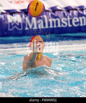 Triest, Italien. 6. April 2016. während die Männer Wasserball Olympia-Qualifikationsturnier Übereinstimmung zwischen Kasachstan / Deutschland © Andrea Spinelli/Pacific Press/Alamy Live News Stockfoto